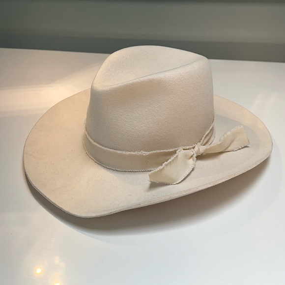 Olive & Pique Adjustable Kaia Hat in Ivory - Picture 3 of 7